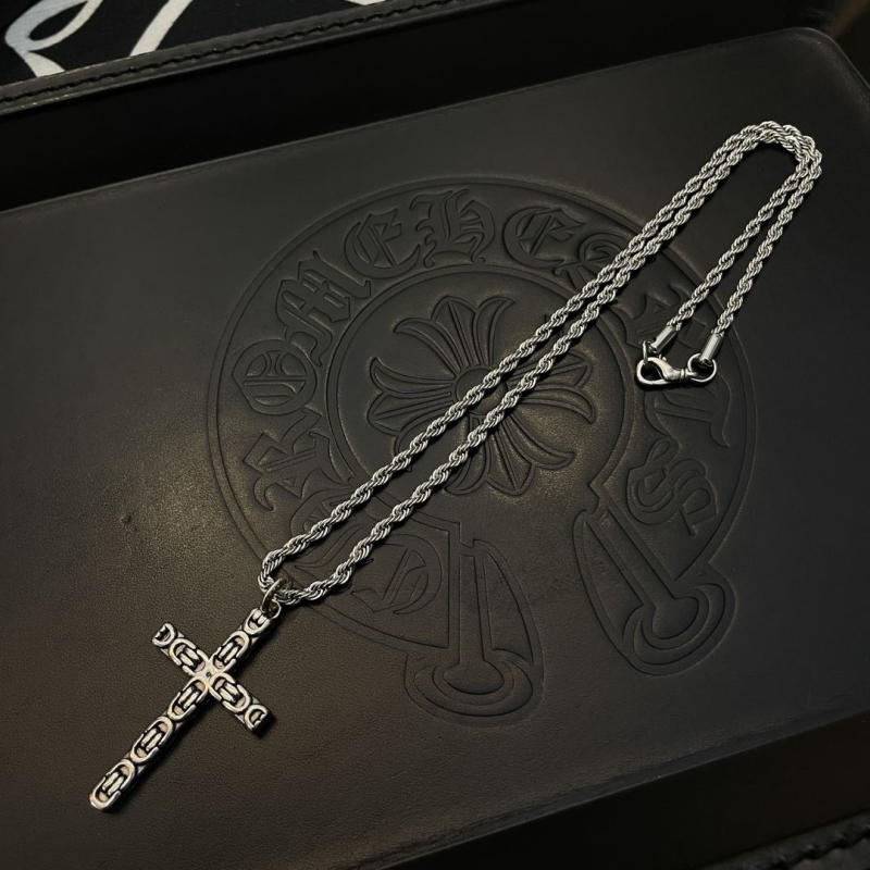 Ch*0me He**ts necklaces